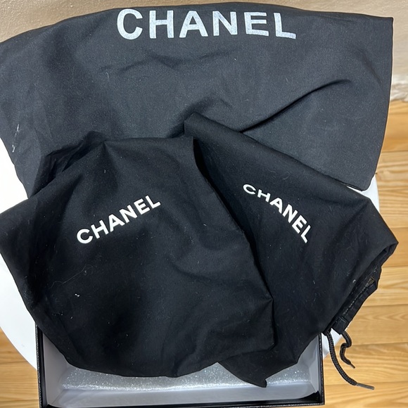 CHANEL Black Suede CC Logo| Gold Heel Pumps G32233 | Size EU 40 - Picture 8 of 9